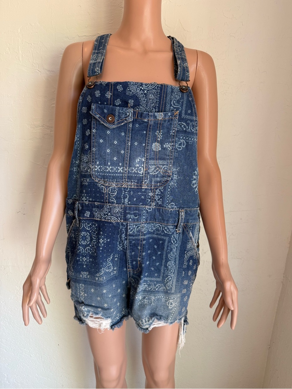 No Boundaries Blue Bandana Print Denim Jeans Short Overalls Kids Size XXL (19)